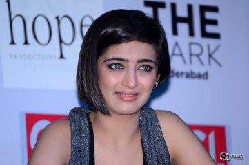 Akshara Haasan at Shamitabh Movie Press Meet
